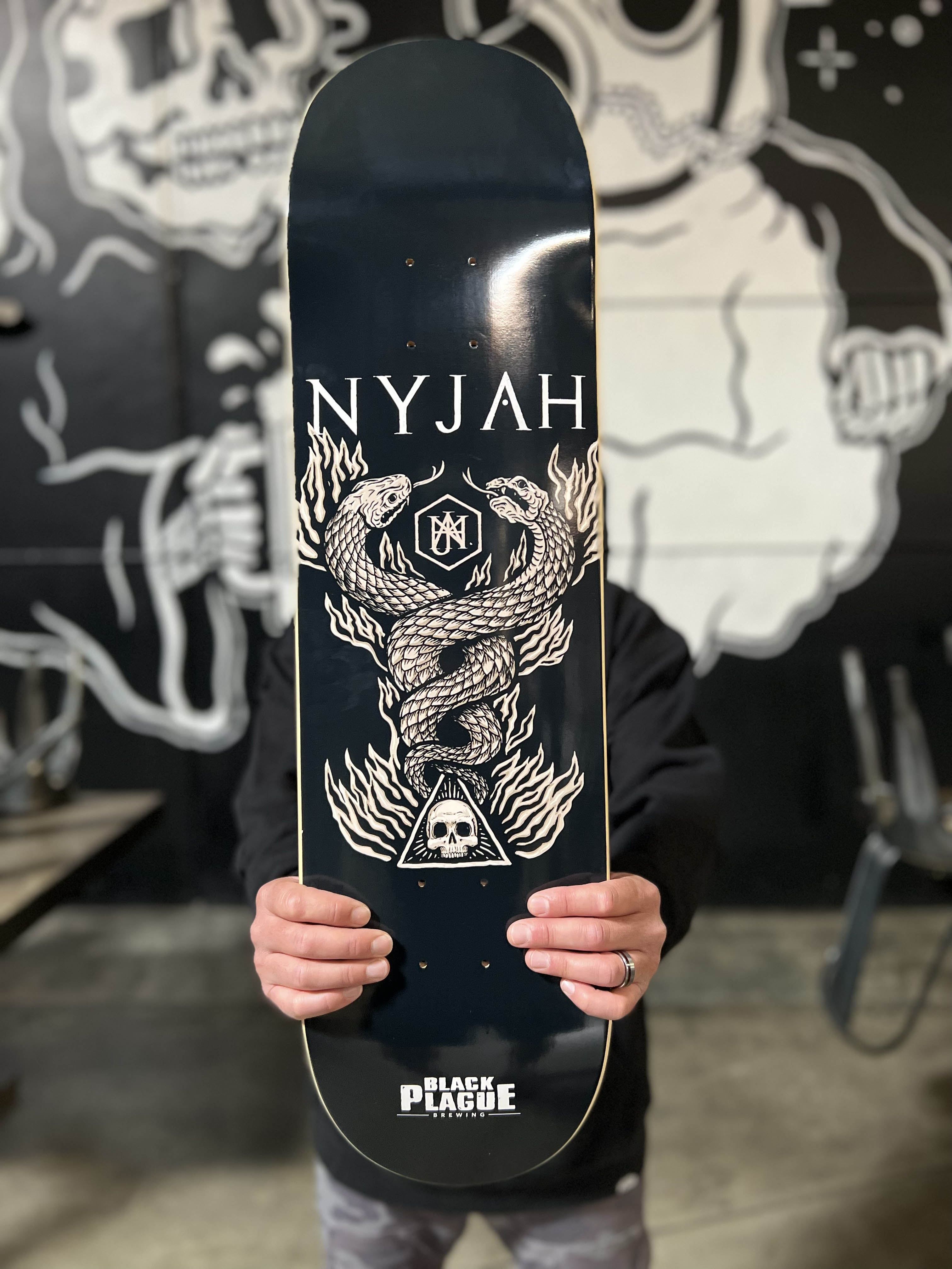 ziel opzettelijk Drink water Nyjah Hazy IPA - Serpents - Skateboard Deck – Black Plague Brewing Shop